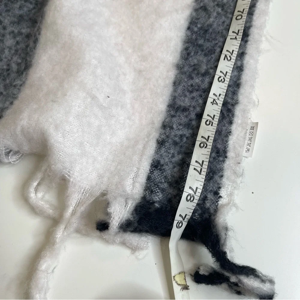 SHIRALEAH Chicago Plaid Shawl Blanket Scarf Wrap
